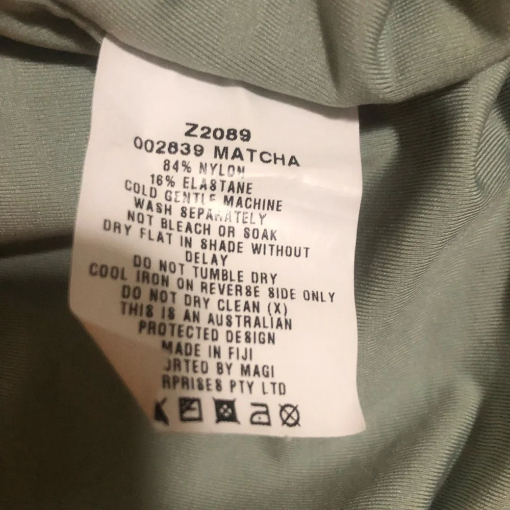 Kookai Matcha Cruise Crop Top Size 1 (Aus 6-8) Fitted Silhouette Made In Fiji - Picture 6 of 7
